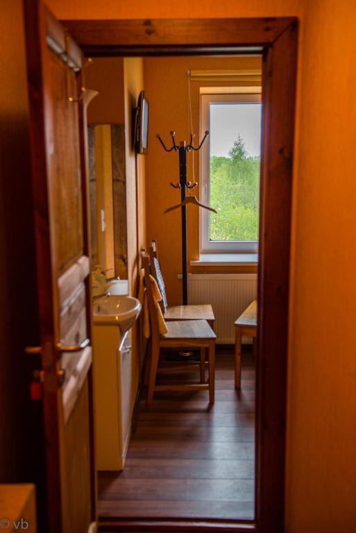 Prie upes room 3